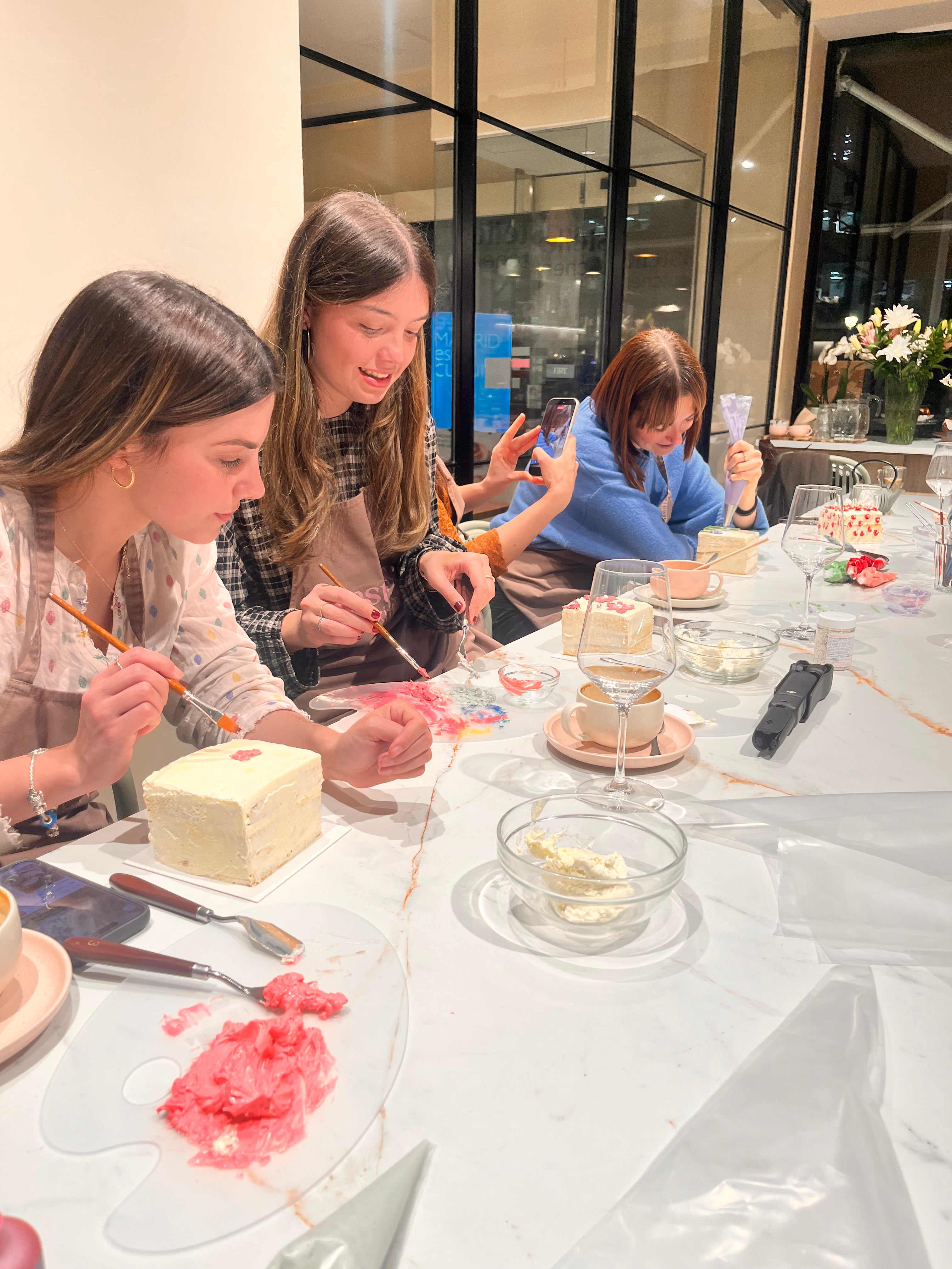 Cake and Wine! Pinta y decora tu tarta: Solo Adultos